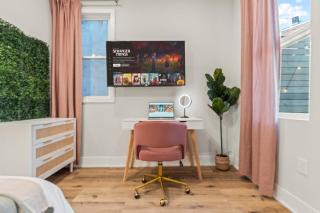 Passyunk Square Spacious 1 BR Oasis- Huge Deck - 4