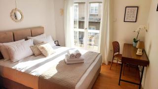 Privet room with sunny balcony - Atene - 1