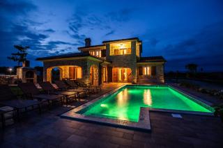Romantic villa with a large pool and garden in a quiet area - by TRAVELER tourist agency Krk ID 2158 - 9