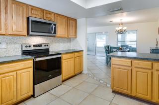 Pet-Friendly Englewood Home - 4 Mi to Beach! - Englewood - 1
