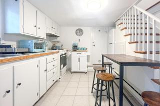 Cozy Downtown Gem - 4