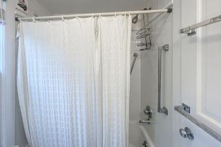 Cozy Downtown Gem - 1