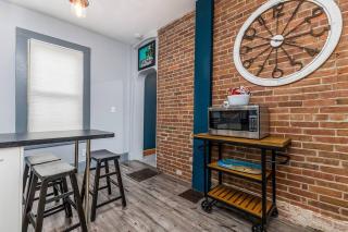 The Dubuque House - Historic Downtown Location! - Dubuque - 4