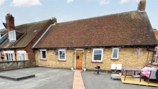 4 bedroom property which sleeps 8 very close to the Harry Potter studio and Watford junction - Leavesden Green - 6