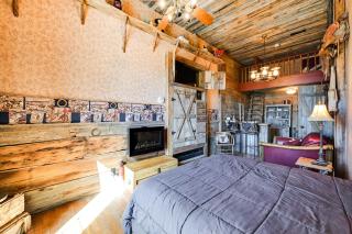 Western-Themed Decatur Studio on Main Street! - Decatur - 7