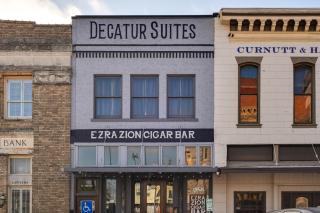 Western-Themed Decatur Studio on Main Street! - Decatur - 9