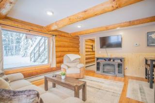 Tucked Away Timber Lower Suite - 9