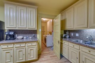 Central Galveston Home Less Than 1 Mi to Beach! - 5