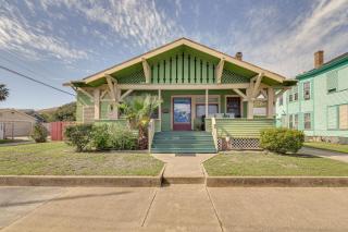 Central Galveston Home Less Than 1 Mi to Beach! - Galveston - 4
