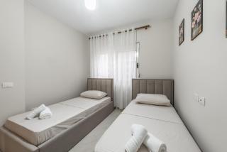 Brand New Apartment- Great location Seafront with pool access - Durazzo - 1