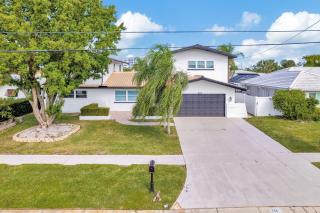Clearwater Beach Waterfront Modern Villa 4BD 2BIG OPEN LOFT 4BT with Pool Boat Deck Sleep 15 - Clearwater Beach - 5