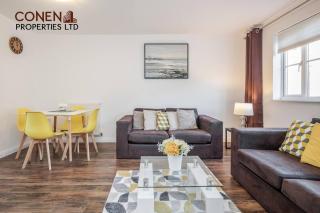 Captivating 2-Bed Apartment in Grays - West Thurrock - 7