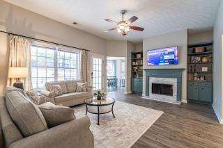 Spacious 3BR Home on Sprawling Serene Grounds - Kingston - 0