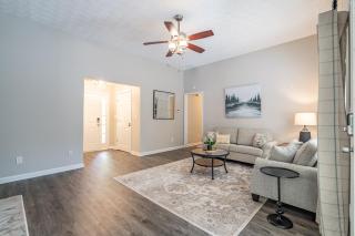 Spacious 3BR Home on Sprawling Serene Grounds - Kingston - 2