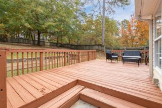 Spacious 3BR Home on Sprawling Serene Grounds - Kingston - 6