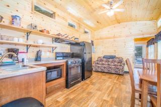 The Sophia Cabin #3 at Blue Spruce RV Park & Cabins - Tuckerville - 4