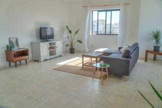 Double bedroom with ensuite in spacious corner apartment - 2