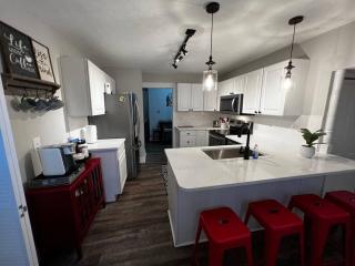 4BR Fully Renovated (Entire House) - Indianápolis - 0