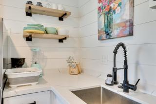 Modern Tiny Home about 5 Mi to Downtown Phoenix! - Phoenix - 7