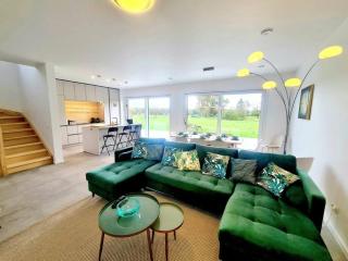 Spacious&Luxurious 5 bedrooms House - - 0