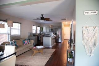 Two bedroom ranch with private deck close to beach - Lake Worth - 2
