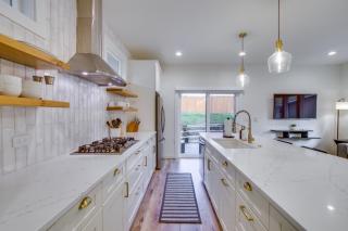 Modern Kirkland Home with Private Yard and Fire Pit! - Kirkland - 5