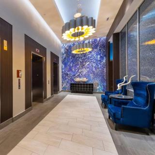 Luxury Highrise in Midtown - Skyline Views and Chic Decor - Houston - 9