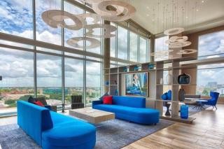 Luxury Highrise in Midtown - Skyline Views and Chic Decor - Houston - 8