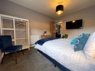 5- Large 1 bed Apartment- West Midlands - - 2