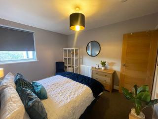 5- Large 1 bed Apartment- West Midlands - - 1
