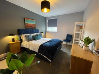 5- Large 1 bed Apartment- West Midlands - - 0