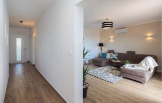Stunning Home In Solin - 7