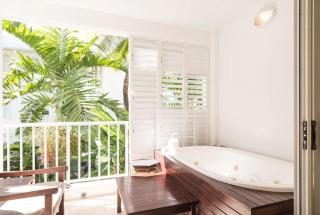 Couple's Coastal Haven Retreat at The Beach Club - Palm Cove - 3
