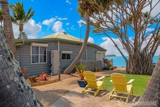 Beachfront Holiday Cottage - Zilzie - 1