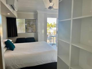 Top Level Deluxe Studio - Unit 21 - Emu Park - 4