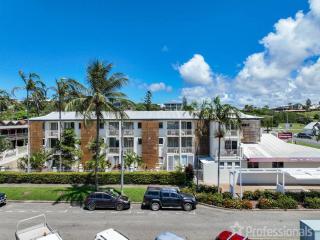 Top Level Deluxe Studio - Unit 21 - Emu Park - 3