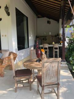 A Lush Tropical Villa in Ubud Rice Fields - Ubud - 3