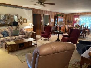 Ms. Charline’s 2 BDRM 3 BATH Home Close To UTM - Martin - 2