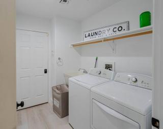 Sunset Paradise . Pool . BBQ . Smart TV . Sleeps10 - Lake Havasu City - 7
