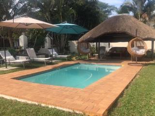 Room in Guest room - Ezulwini Guest House - Queen Room with Balcony for 2 guests in Ballito - Ballito - 6