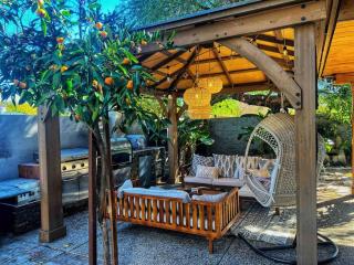 Casita Hosum: Modern WFH Garden Suite w/ Gazebo Outdoor Kitchen & BBQ - San Jose - 3