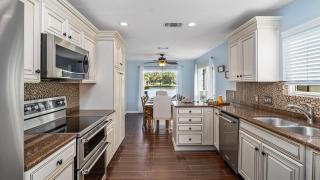 Waterfront House with Amazing Outdoor Oasis Boat Slip and Pet Friendly - Kingsland - 2