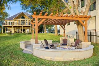 New Listing - Promo Price Waterfront Huge Yard - Kingsland - 8