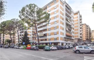 1 Bedroom Lovely Apartment In Roma - 8
