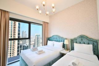 Burj Roayle-Magical Burj & Fountain Sky Views 3+1 BR APT - Dubai - 5