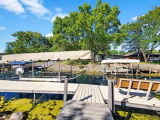 The Canal Cottage off West Lake Okoboji - Milford - 1