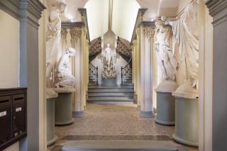 Classy nest in a historical palace - 8