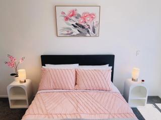 Walking Distance to Riverside Market & Hospital - 6