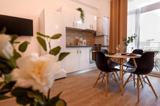 Cozy 1BR Escape - Apartment with Charming Balcony near Universitate - Bucharest - 4