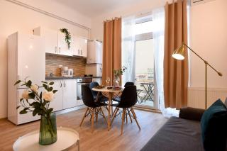 Cozy 1BR Escape - Apartment with Charming Balcony near Universitate - Bucharest - 7